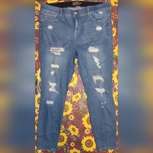 *20R Torrid Bombshell Curvy Distressed Skinny Jeans!*